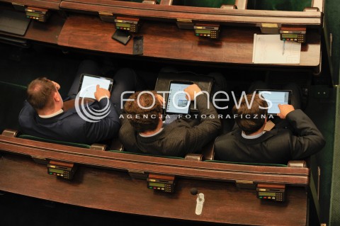  25.11.2015 WARSZAWA<br />POSIEDZENIE SEJMU<br />N/Z POSLOWIE TABLET TABLETY<br /> 