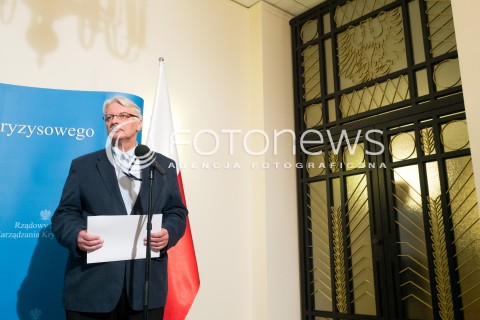  27.11.2015 WARSZAWA<br /> BRIEFING PRASOWY RZADU W SPRAWIE PORWANYCH MARYNARZY ZE STATKU U WYBRZEZY NIGERII W WARSZAWIE <br />N/Z WITOLD WASZCZYKOWSKI<br /> 