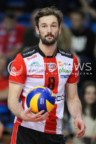 29.11.2015 RZESZOW<br />SIATKOWKA PLUSLIGA 2015/2016 MEN VOLLEYBALL POLAND POLISH PLUS LIGA LEAGUE SEASON 2015/2016<br />MECZ ASSECO RESOVIA RZESZOW - CUPRUM LUBIN<br />N/Z JULIEN LYNEEL SYLWETKA <br /> 