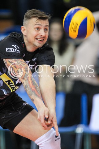  29.11.2015 RZESZOW<br />SIATKOWKA PLUSLIGA 2015/2016 MEN VOLLEYBALL POLAND POLISH PLUS LIGA LEAGUE SEASON 2015/2016<br />MECZ ASSECO RESOVIA RZESZOW - CUPRUM LUBIN<br />N/Z KRZYSZTOF IGNACZAK SYLWETKA <br /> 