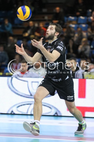  29.11.2015 RZESZOW<br />SIATKOWKA PLUSLIGA 2015/2016 MEN VOLLEYBALL POLAND POLISH PLUS LIGA LEAGUE SEASON 2015/2016<br />MECZ ASSECO RESOVIA RZESZOW - CUPRUM LUBIN<br />N/Z GRZEGORZ LOMACZ SYLWETKA <br /> 