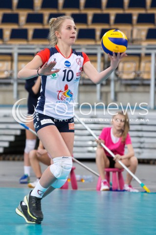  02.12.2015 LODZ SIATKOWKA ORLEN LIGA SEZON 2015/2016 VOLLEYBALL POLISH SEASON <br />
BEEF MASTER BUDOWLANI LODZ - IMPEL WROCLAW<br />
N/Z MAGDALENA WOZNICZKA SYLWETKA<br />
 