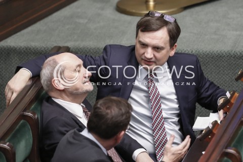  02.12.2015 WARSZAWA SEJM<br />TRZECIE POSIEDZENIE SEJMU VIII KADENCJI<br />N/Z ZBIGNIEW ZIOBRO ANTONI MACIEREWICZ<br /> 