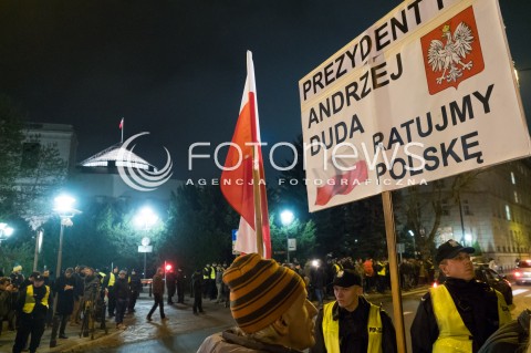 Protesty pod Sejmem w sprawie zmian w Trybunale Konstytucyjnym