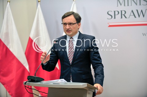 02.12.2015 WARSZAWA<br />KONFERENCJA RPASOWA MINISTRA SPRAWIEDLIWOSCI DOTYCZACA TRYBUNALU KONSTYTUCYJNEGO<br />N/Z MINISTER SPRAWIEDLIWOSCI ZBIGNIEW ZIOBRO <br /> 
