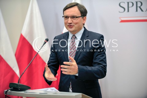  02.12.2015 WARSZAWA<br />KONFERENCJA RPASOWA MINISTRA SPRAWIEDLIWOSCI DOTYCZACA TRYBUNALU KONSTYTUCYJNEGO<br />N/Z MINISTER SPRAWIEDLIWOSCI ZBIGNIEW ZIOBRO <br /> 