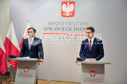  02.12.2015 WARSZAWA<br />KONFERENCJA RPASOWA MINISTRA SPRAWIEDLIWOSCI DOTYCZACA TRYBUNALU KONSTYTUCYJNEGO<br />N/Z MINISTER SPRAWIEDLIWOSCI ZBIGNIEW ZIOBRO PATRYK JAKI<br /> 