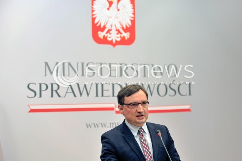  02.12.2015 WARSZAWA<br />KONFERENCJA RPASOWA MINISTRA SPRAWIEDLIWOSCI DOTYCZACA TRYBUNALU KONSTYTUCYJNEGO<br />N/Z MINISTER SPRAWIEDLIWOSCI ZBIGNIEW ZIOBRO <br /> 