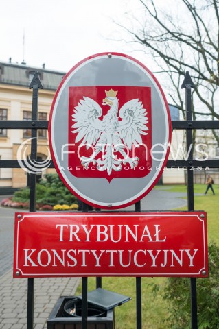  03.12.2015 WARSZAWA<br /> PIKIETA KOMITETU OBRONY DEMOKRACJI PRZECIWKO ZMIANOM W SKLADZIE TRYBUNALU KONSTYTUCYJNEGO <br />N/Z TRYBUNAL KONSTYTUCYJNY <br /> 