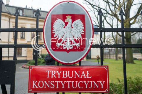 03.12.2015 WARSZAWA<br /> PIKIETA KOMITETU OBRONY DEMOKRACJI PRZECIWKO ZMIANOM W SKLADZIE TRYBUNALU KONSTYTUCYJNEGO <br />N/Z TRYBUNAL KONSTYTUCYJNY <br /> 