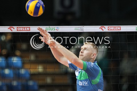  05.12.2015 RZESZOW<br />
SIATKOWKA PLUSLIGA 2015/2016 MEN VOLLEYBALL POLAND POLISH PLUS LIGA LEAGUE SEASON 2015/2016<br />
MECZ ASSECO RESOVIA RZESZOW - AZS POLITECHNIKA WARSZAWSKA<br />
N/Z PAWEL ZAGUMNY SYLWETKA <br />
 