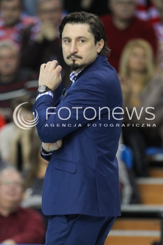  05.12.2015 RZESZOW<br />SIATKOWKA PLUSLIGA 2015/2016 MEN VOLLEYBALL POLAND POLISH PLUS LIGA LEAGUE SEASON 2015/2016<br />MECZ ASSECO RESOVIA RZESZOW - AZS POLITECHNIKA WARSZAWSKA<br />N/Z JAKUB BEDNARUK - I TRENER ( HEAD COACH ) SYLWETKA <br /> 