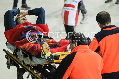  05.12.2015 RZESZOW<br />SIATKOWKA PLUSLIGA 2015/2016 MEN VOLLEYBALL POLAND POLISH PLUS LIGA LEAGUE SEASON 2015/2016<br />MECZ ASSECO RESOVIA RZESZOW - AZS POLITECHNIKA WARSZAWSKA<br />N/Z PAWEL HALABA BOL URAZ KONTUZJA NOSZE<br /> 