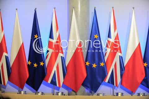  10.12.2015 WARSZAWA<br />WIZYTA PREMIERA WIELKIEJ BRYTANII<br />N/Z FLAGI POLSKI WIELKIEJ BRYTANII UE UNII EUROPEJSKIEJ W KANCELARII PREZESA RADY MINISTROW<br /> 