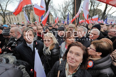  12.12.2015 WARSZAWA<br />MANIFESTACJA W OBRONIE TRYBYNALU KONSTYTUCYJNEGO<br />N/Z MALGORZATA KIDAWA BLONSKA ANDRZEJ HALICKI MARCIN KIERWINSKI CEZARY GRABARCZYK<br /> 