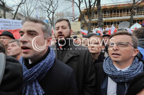  12.12.2015 WARSZAWA<br />MANIFESTACJA W OBRONIE TRYBYNALU KONSTYTUCYJNEGO<br />N/Z DARIUSZ JONSKI KRZYSZTOF GAWKOWSKI PAULINA PIECHNA WIECKIEWICZ<br /> 