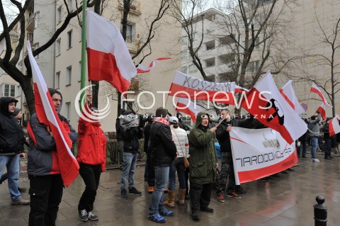  12.12.2015 WARSZAWA<br />MANIFESTACJA W OBRONIE TRYBYNALU KONSTYTUCYJNEGO<br />N/Z NARODOWCY<br /> 