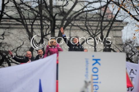  12.12.2015 WARSZAWA<br />MANIFESTACJA W OBRONIE TRYBYNALU KONSTYTUCYJNEGO<br />N/Z RYSZARD PETRU BARBARA NOWACKA WLADYSLAW KOSINIAK KAMYSZ SLAWOMIR NEUMANN<br /> 