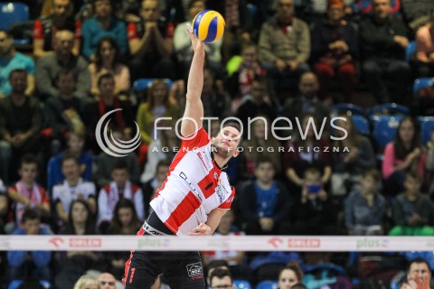  12.12.2015 RZESZOW<br />SIATKOWKA PLUSLIGA 2015/2016 MEN VOLLEYBALL POLAND POLISH PLUS LIGA LEAGUE SEASON 2015/2016<br />MECZ ASSECO RESOVIA RZESZOW - INDYKPOL AZS OLSZTYN<br />N/Z BARTOSZ KUREK SYLWETKA ATAK<br /> 