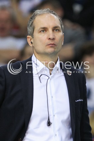  12.12.2015 RZESZOW<br />SIATKOWKA PLUSLIGA 2015/2016 MEN VOLLEYBALL POLAND POLISH PLUS LIGA LEAGUE SEASON 2015/2016<br />MECZ ASSECO RESOVIA RZESZOW - INDYKPOL AZS OLSZTYN<br />N/Z ANDRZEJ KOWAL - I TRENER ( HEAD COACH ) SYLWETKA GLOWKA PORTRET<br /> 