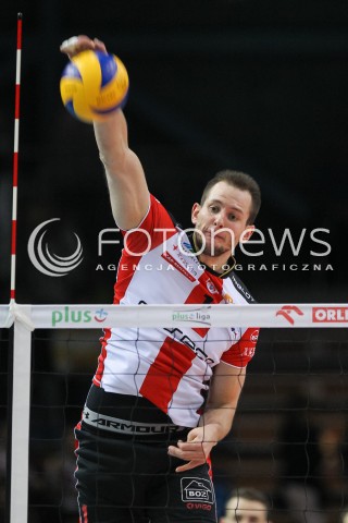  12.12.2015 RZESZOW<br />SIATKOWKA PLUSLIGA 2015/2016 MEN VOLLEYBALL POLAND POLISH PLUS LIGA LEAGUE SEASON 2015/2016<br />MECZ ASSECO RESOVIA RZESZOW - INDYKPOL AZS OLSZTYN<br />N/Z BARTOSZ KUREK SYLWETKA ATAK<br /> 