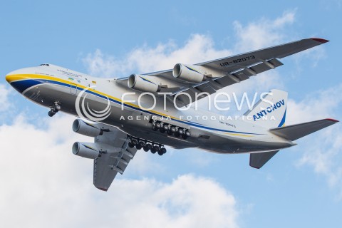  12.12.2015 RZESZOW LOTNISKO JASIONKA<br />LADOWANIE SAMOLOTU TRANSPORTOWEGO ANTONOV AN-124 RUSLAN LINII LOTNICZYCH ANTONOV AIRLINES ( ANTONOV DESIGN BUREAU ) W PORCIE LOTNICZYM RZESZOW JASIONKA. TO JEDEN Z NAJWIEKSZYCH NA SWIECIE SAMOLOTOW TRANSPORTOWYCH. MAKSYMALNA MASA DO STARTU TO BLISKO 400 TON. <br />N/Z SAMOLOT ANTONOV AN-124 RUSLAN REJESTRACJA UR-82073<br /> 