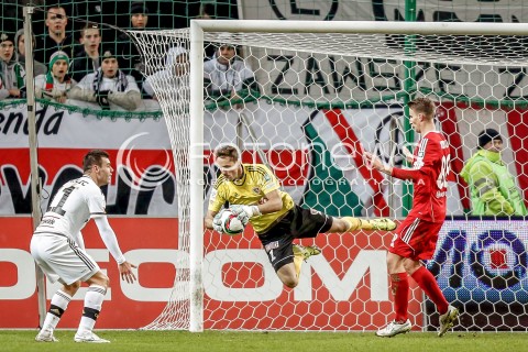  13.12.2015 WARSZAWA PILKA NOZNA <br />FOOTBALL EKSTRAKLASA STADION LEGII<br />MECZ LEGIA WARSZAWA - PIAST GLIWICE<br />N/Z JAKUB SZMATULA ATAK STRZAL LEGII NA BRAMKE PIASTA GLIWICE<br /> 