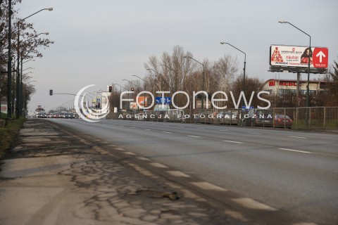  14.12.2015 WARSZAWA <br />ZDJECIE ILUSTRACYJNE<br />N/Z ULICA PULAWSKA POLUDNIOWY WYJAZD Z WARSZAWY W STRONE PIASECZNA<br /> 