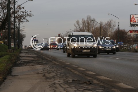  14.12.2015 WARSZAWA <br />ZDJECIE ILUSTRACYJNE<br />N/Z ULICA PULAWSKA POLUDNIOWY WYJAZD Z WARSZAWY W STRONE PIASECZNA<br /> 