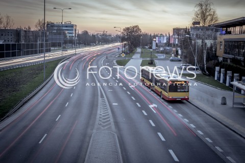  14.12.2015 WARSZAWA <br />ZDJECIE ILUSTRACYJNE<br />N/Z ULICA PULAWSKA POLUDNIOWY WYJAZD Z WARSZAWY W STRONE PIASECZNA<br /> 