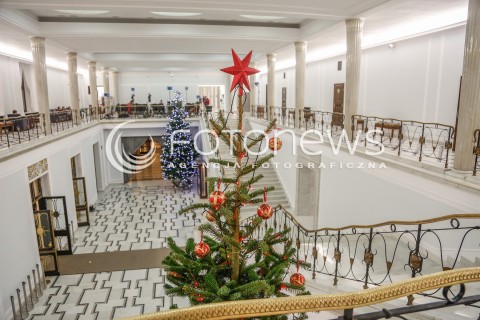  21.12.2015 WARSZAWA SEJM<br />SZOSTE POSIEDZENIE SEJMU VIII KADENCJI<br />N/Z CHOINKA NA KORYTARZU SEJMU<br /> 