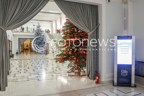  21.12.2015 WARSZAWA SEJM<br />SZOSTE POSIEDZENIE SEJMU VIII KADENCJI<br />N/Z CHOINKA NA KORYTARZU SEJMU<br /> 