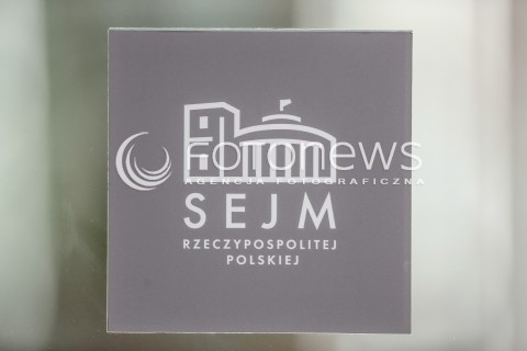  21.12.2015 WARSZAWA SEJM<br />SZOSTE POSIEDZENIE SEJMU VIII KADENCJI<br />N/Z TABLICZKA INFORMACYJNA<br /> 