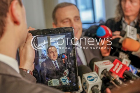  29.12.2015 WARSZAWA SEJM<br />POSIEDZENIE SEJMU VIII KADENCJI<br />N/Z GRZEGORZ SCHETYNA TABLET<br /> 