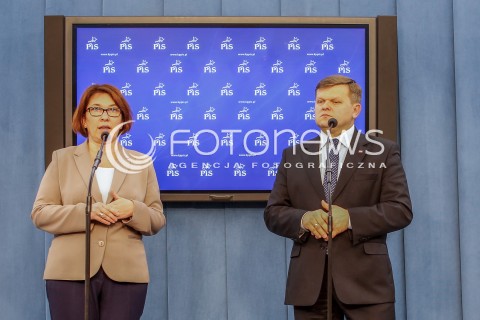  30.12.2015 WARSZAWA SEJM<br />POSIEDZENIE SEJMU VIII KADENCJI<br />N/Z ELZBIETA KRUK WOJCIECH SKURKIEWICZ<br /> 