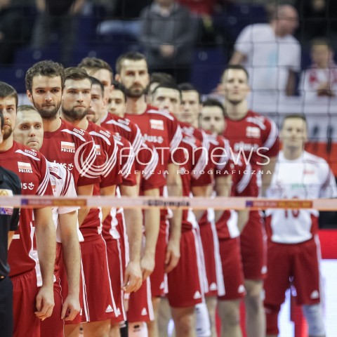  05.01.2016 BERLIN NIEMCY<br />SIATKOWKA MEZCZYZN KWALIFIKACJE DO IGRZYSK OLIMPIJSKICH W BRAZYLII <br />2016 Mens Volleyball European Olympic Qualification Tournament in Berlin<br />MECZ POLSKA - SERBIA ( Poland - Serbia ) <br />N/Z SIATKARZE REPREZENTACJI POLSKI PODCZAS HYMNU PAWEL ZATORSKI MATEUSZ MIKA ANDRZEJ WRONA MARCIN MOZDZONEK BARTOSZ KUREK <br /> 