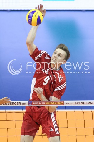  05.01.2016 BERLIN NIEMCY<br />SIATKOWKA MEZCZYZN KWALIFIKACJE DO IGRZYSK OLIMPIJSKICH W BRAZYLII <br />2016 Mens Volleyball European Olympic Qualification Tournament in Berlin<br />MECZ POLSKA - SERBIA ( Poland - Serbia ) <br />N/Z MATEUSZ BIENIEK SYLWETKA ATAK<br /> 