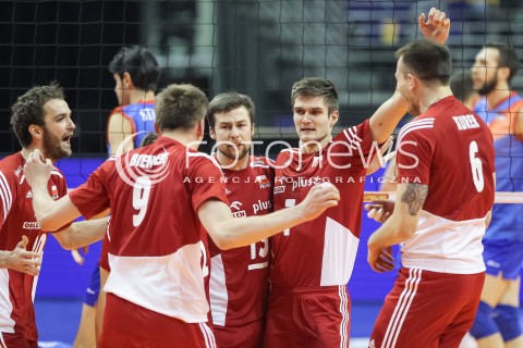  05.01.2016 BERLIN NIEMCY<br />SIATKOWKA MEZCZYZN KWALIFIKACJE DO IGRZYSK OLIMPIJSKICH W BRAZYLII <br />2016 Mens Volleyball European Olympic Qualification Tournament in Berlin<br />MECZ POLSKA - SERBIA ( Poland - Serbia ) <br />N/Z KAROL KLOS MICHAL KUBIAK RADOSC EMOCJE <br /> 