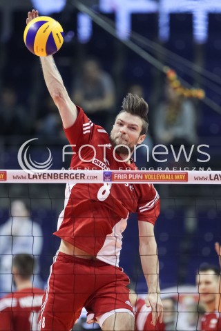  05.01.2016 BERLIN NIEMCY<br />SIATKOWKA MEZCZYZN KWALIFIKACJE DO IGRZYSK OLIMPIJSKICH W BRAZYLII <br />2016 Mens Volleyball European Olympic Qualification Tournament in Berlin<br />MECZ POLSKA - SERBIA ( Poland - Serbia ) <br />N/Z ANDRZEJ WRONA SYLWETKA ATAK<br /> 