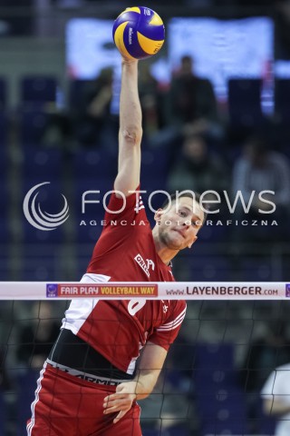  05.01.2016 BERLIN NIEMCY<br />SIATKOWKA MEZCZYZN KWALIFIKACJE DO IGRZYSK OLIMPIJSKICH W BRAZYLII <br />2016 Mens Volleyball European Olympic Qualification Tournament in Berlin<br />MECZ POLSKA - SERBIA ( Poland - Serbia ) <br />N/Z BARTOSZ KUREK SYLWETKA ATAK<br /> 