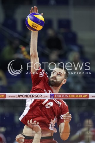  05.01.2016 BERLIN NIEMCY<br />SIATKOWKA MEZCZYZN KWALIFIKACJE DO IGRZYSK OLIMPIJSKICH W BRAZYLII <br />2016 Mens Volleyball European Olympic Qualification Tournament in Berlin<br />MECZ POLSKA - SERBIA ( Poland - Serbia ) <br />N/Z MARCIN MOZDZONEK SYLWETKA ATAK<br /> 