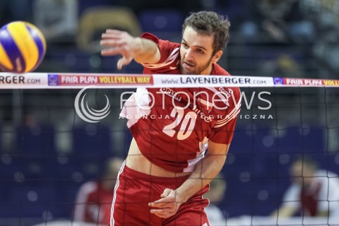  05.01.2016 BERLIN NIEMCY<br />SIATKOWKA MEZCZYZN KWALIFIKACJE DO IGRZYSK OLIMPIJSKICH W BRAZYLII <br />2016 Mens Volleyball European Olympic Qualification Tournament in Berlin<br />MECZ POLSKA - SERBIA ( Poland - Serbia ) <br />N/Z MATEUSZ MIKA SYLWETKA ATAK<br /> 