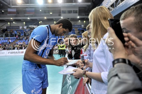  05.01.2016 RZESZOW<br />SIATKOWKA 2015/2016 MEN VOLLEYBALL POLAND POLISH LEAGUE SEASON 2015/2016<br />MECZ SPARINGOWY ASSECO RESOVIA RZESZOW - ZENIT KAZAN<br />N/Z WILFREDO LEON VENERO KIBICE Z KIBICAMI<br /> 