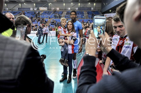  05.01.2016 RZESZOW<br />SIATKOWKA 2015/2016 MEN VOLLEYBALL POLAND POLISH LEAGUE SEASON 2015/2016<br />MECZ SPARINGOWY ASSECO RESOVIA RZESZOW - ZENIT KAZAN<br />N/Z WILFREDO LEON VENERO KIBICE Z KIBICAMI<br /> 