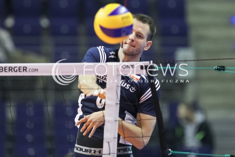  07.01.2016 BERLIN NIEMCY<br />SIATKOWKA MEZCZYZN KWALIFIKACJE DO IGRZYSK OLIMPIJSKICH W BRAZYLII <br />2016 Mens Volleyball European Olympic Qualification Tournament in Berlin<br />MECZ POLSKA - BELGIA ( Poland -Belgium ) <br />N/Z BARTOSZ KUREK SYLWETKA ATAK<br /> 