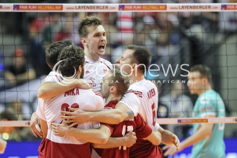  08.01.2016 BERLIN NIEMCY<br />SIATKOWKA MEZCZYZN KWALIFIKACJE DO IGRZYSK OLIMPIJSKICH W BRAZYLII <br />2016 Mens Volleyball European Olympic Qualification Tournament in Berlin<br />MECZ POLSKA - NIEMCY ( Poland - Germany ) <br />N/Z MATEUSZ BIENIEK BARTOSZ KUREK KAROL KLOS RADOSC EMOCJE <br /> 