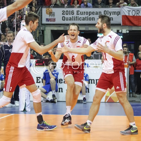  08.01.2016 BERLIN NIEMCY<br />SIATKOWKA MEZCZYZN KWALIFIKACJE DO IGRZYSK OLIMPIJSKICH W BRAZYLII <br />2016 Mens Volleyball European Olympic Qualification Tournament in Berlin<br />MECZ POLSKA - NIEMCY ( Poland - Germany ) <br />N/Z BARTOSZ KUREK KAROL KLOS GRZEGORZ LOMACZ RADOSC EMOCJE <br /> 