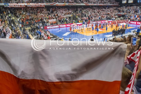  09.01.2016 BERLIN NIEMCY<br />SIATKOWKA MEZCZYZN KWALIFIKACJE DO IGRZYSK OLIMPIJSKICH W BRAZYLII <br />2016 Mens Volleyball European Olympic Qualification Tournament in Berlin<br />POLFINAL 2 - SEMIFINAL<br />MECZ FRANCJA - POLSKA ( France - Poland ) <br />N/Z HALA MAX SCHMELLING HALLE PODCZAS HYMNU KIBICE POLSKI WIDOK VIEW PANORAMA TRYBUNY SZALIKI FLAGI<br /> 