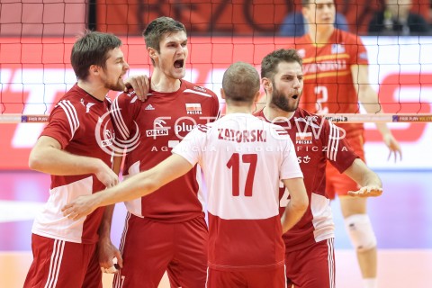  09.01.2016 BERLIN NIEMCY<br />SIATKOWKA MEZCZYZN KWALIFIKACJE DO IGRZYSK OLIMPIJSKICH W BRAZYLII <br />2016 Mens Volleyball European Olympic Qualification Tournament in Berlin<br />POLFINAL 2 - SEMIFINAL<br />MECZ FRANCJA - POLSKA ( France - Poland ) <br />N/Z GRZEGORZ LOMACZ KAROL KLOS MICHAL KUBIAK RADOSC EMOCJE <br /> 