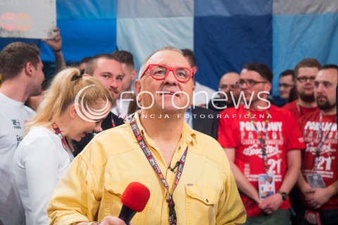  10.01.2016 WARSZAWA <br />FINAL 24 EDYCJI WIELKIEJ ORKIESTRY SWIATECZNEJ POMOCY <br />WEJSCIE W STUDIO TVP <br />N/Z <br />JERZY OWSIAK <br /> 